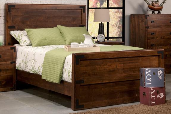 Saratoga Queen Bed With 30'' High Footboard